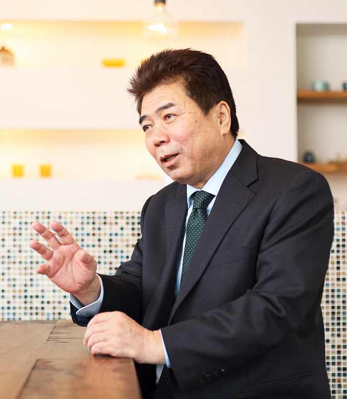 悠悠ホーム株式会社 会長 内山 敏幸
