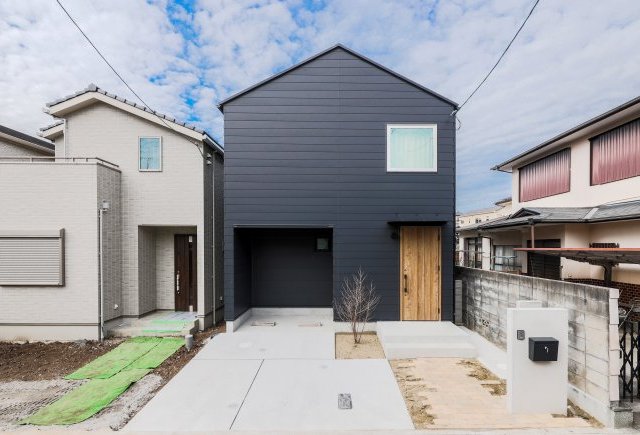 中庭のあるシンプルデザインな家