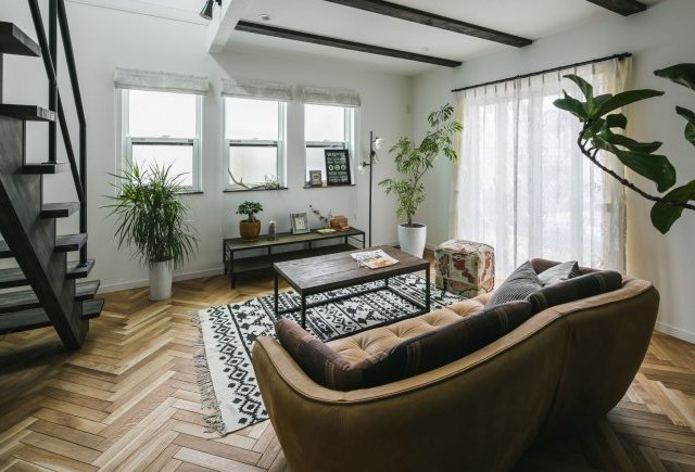 ヘリンボーンが映える家