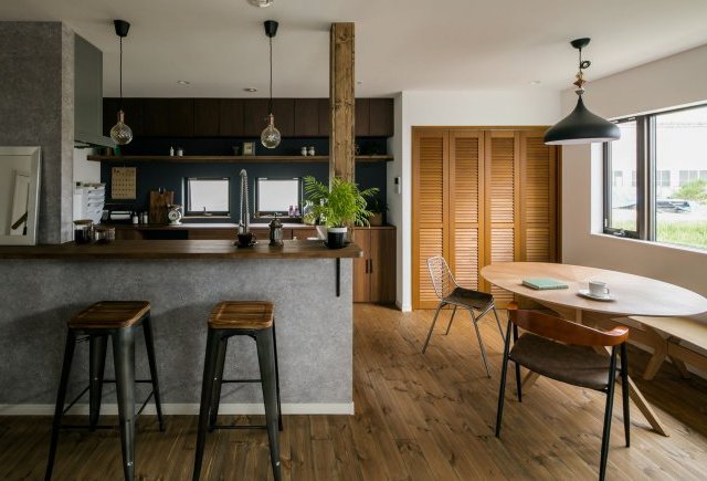 レトロな家具が似合う家