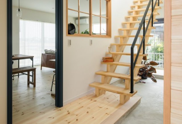 土間とアイランドキッチンの家