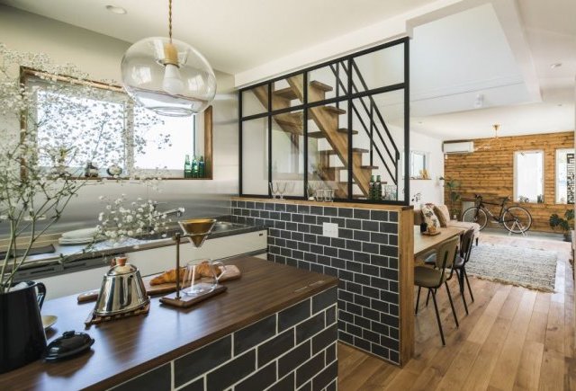 アイアン×ガラスウォールの家