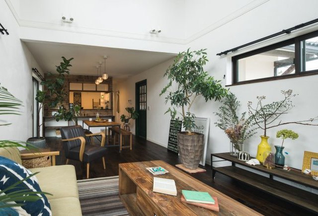 リビング吹き抜けのある家