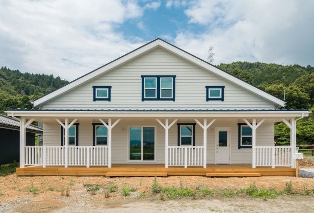 カリフォルニアスタイル×カバードポーチの家