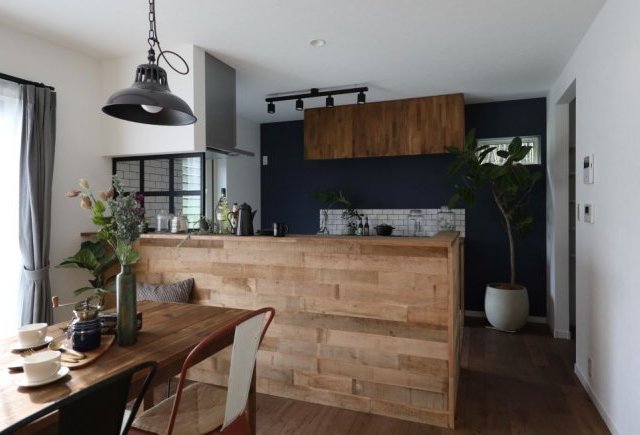 ガルバリウム＆片流れ屋根のスタイリッシュなお家			