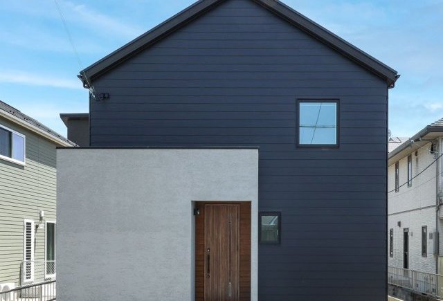 ガルバリウム×塗り壁の家