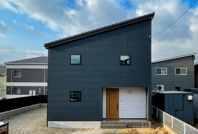 スタイリッシュなデザインの家